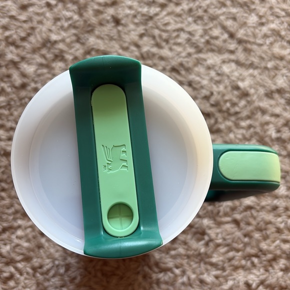 30oz Green Stanley cup - Picture 2 of 5